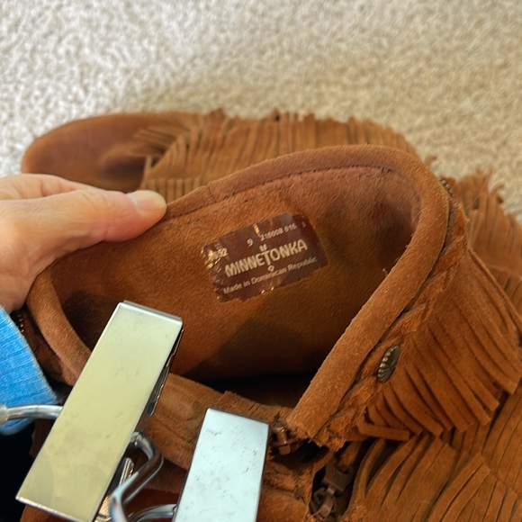 Minnetonka Moccasin boots, 5 layer fringe. Brown. New. Size 9. - Picture 5 of 7